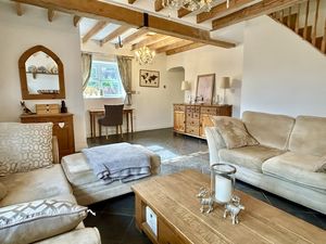 Lounge- click for photo gallery